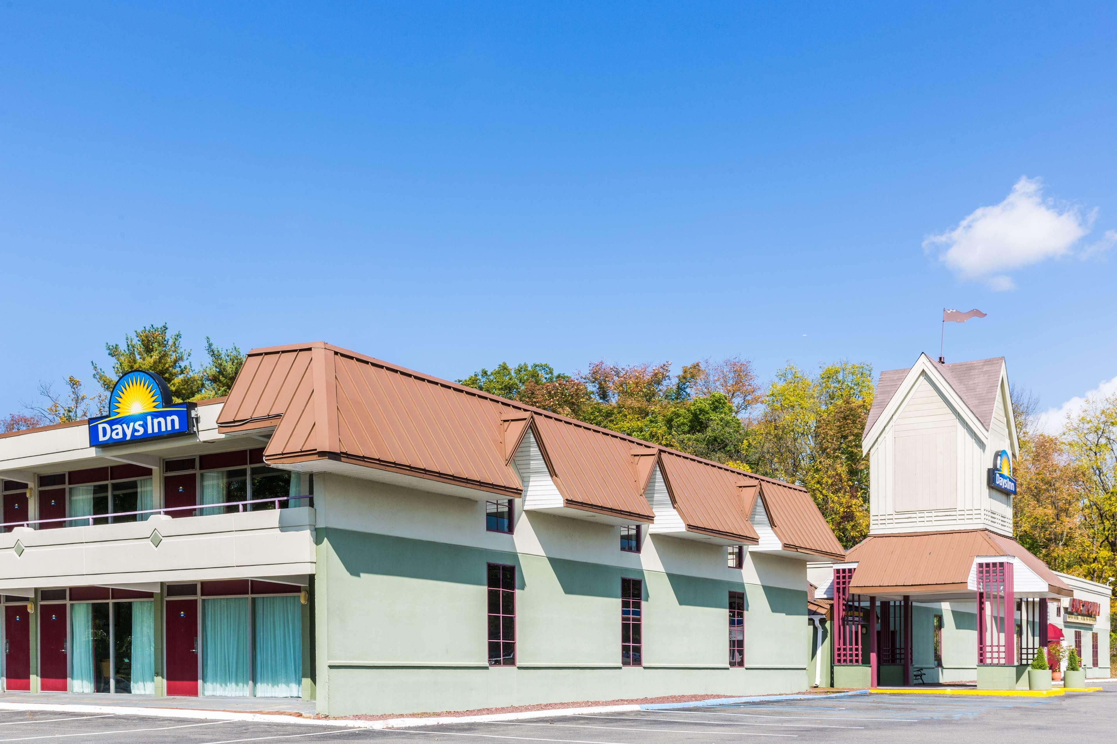 Days Inn East Stroudsburg Exterior foto