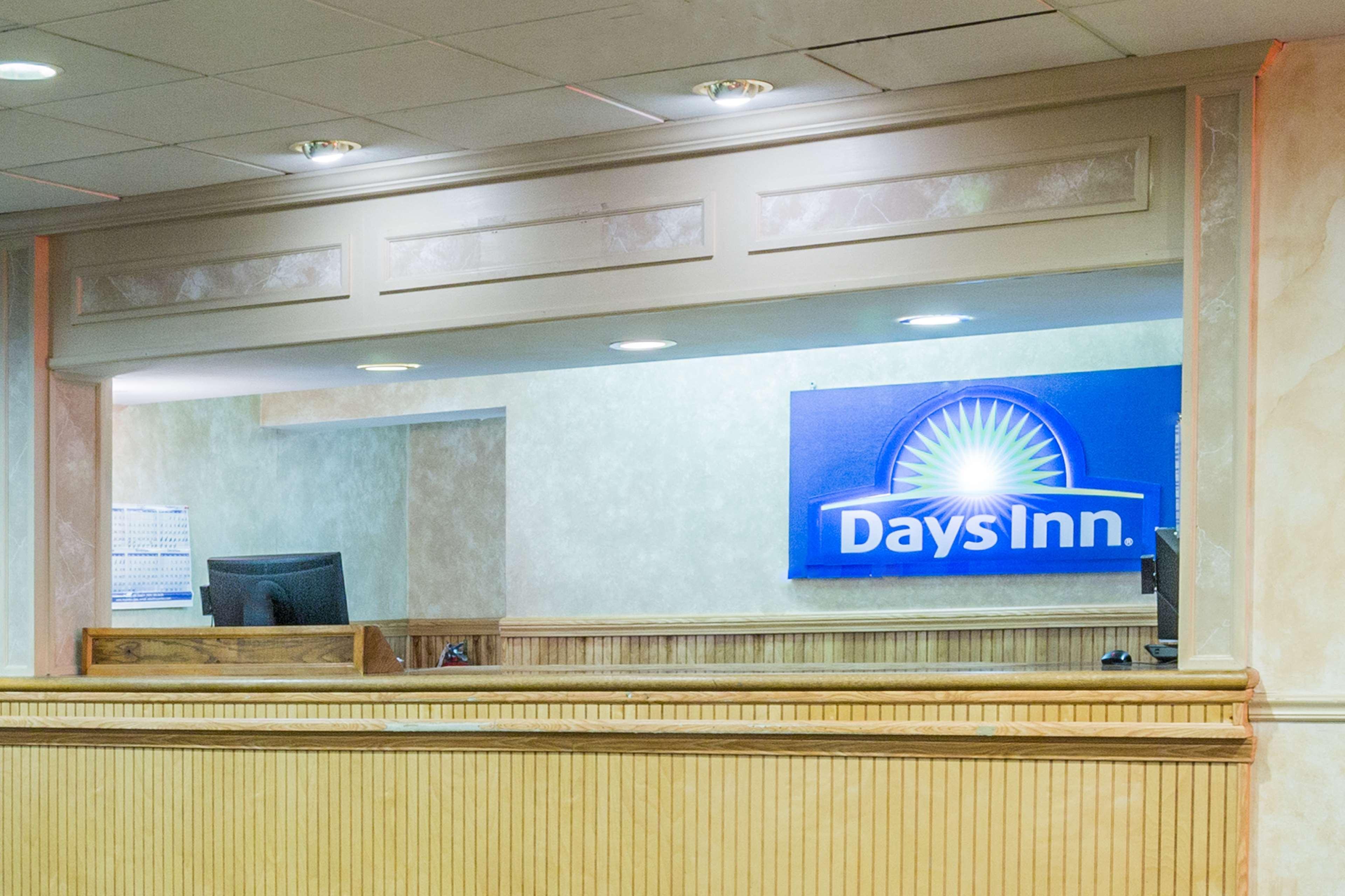 Days Inn East Stroudsburg Exterior foto